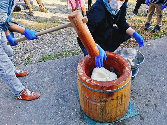 写真：もちつき大会